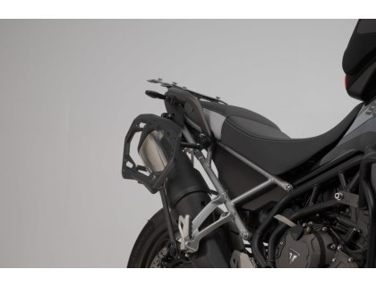 sada Adventure - kufry TraX černé pro TRIUMPH Tiger 900 / GT C701 / C702 (19-20).